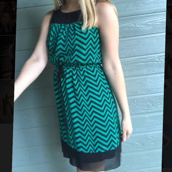 Enfocus Studio Dresses & Skirts - Chevron black and green dress